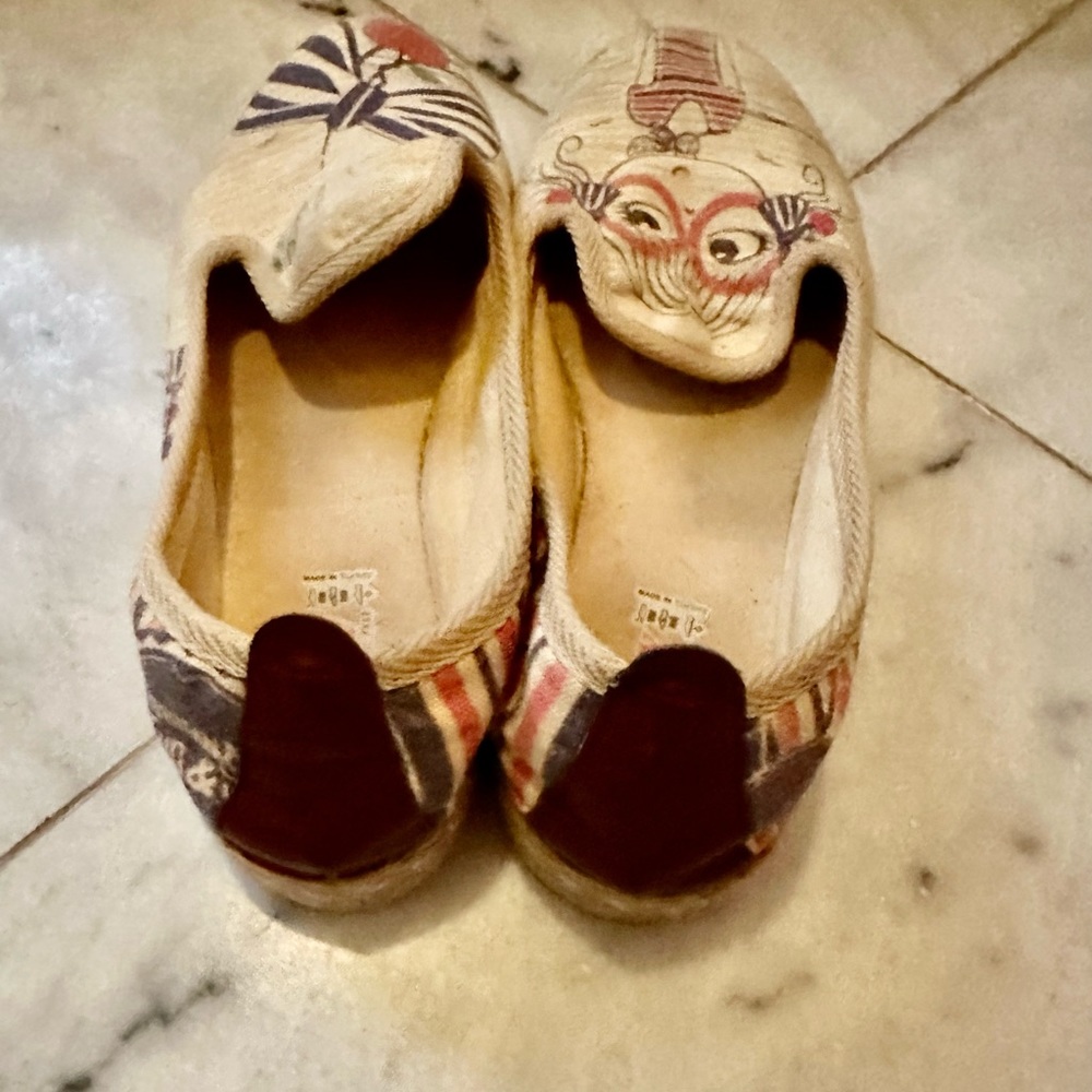EUC Goby shoes size 37. Fits sz  6 1/2 Girl with glasses & cherries espadrilles - Picture 3 of 5